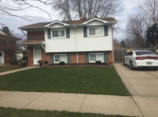 30033 Young Dr, Gibraltar, MI 48173