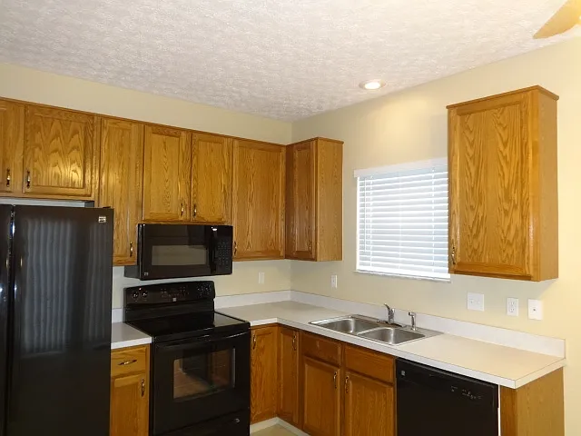 8772 Kingsley Dr — Photo 2