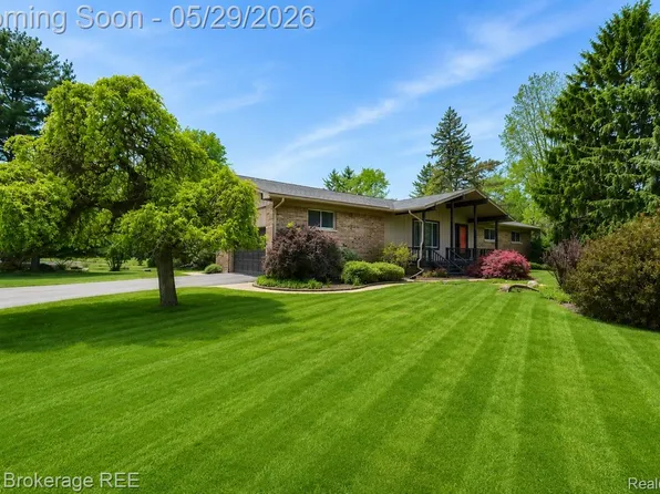 6933 Hubbard Hills Dr, Clarkston, MI 48348