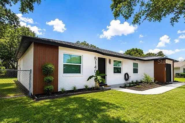 3 bed, 2.0 bath, 1248 sqft, $2,600 — Photo 2