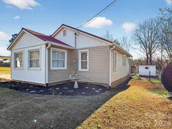 161 Walker Lake Rd, Forest City, NC 28043