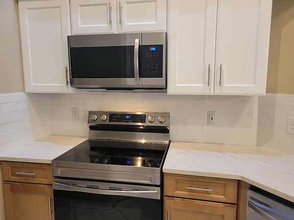 stainless steel appliances approx. 2 years old