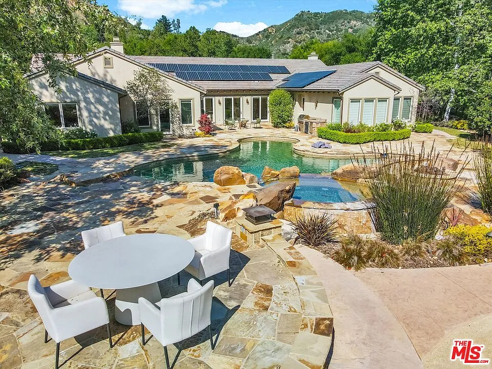 5 bed, 6.0 bath, 5746 sqft, $15,650 — Photo 4