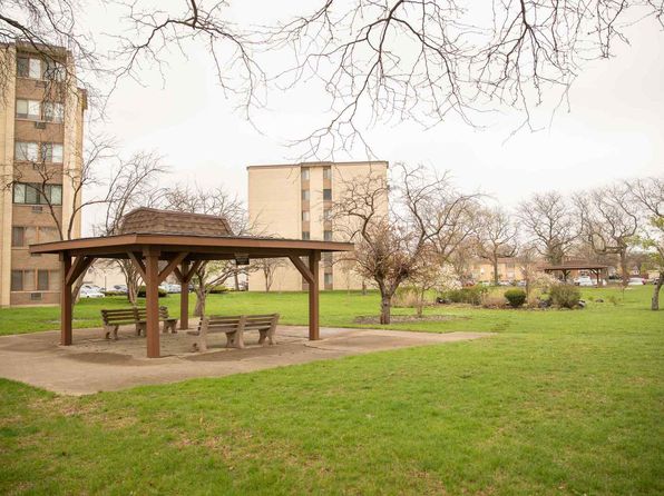 9725 S Karlov Ave APT 402, Oak Lawn, IL 60453