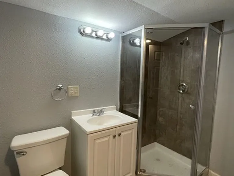 2675 E Commercial St — Photo 16