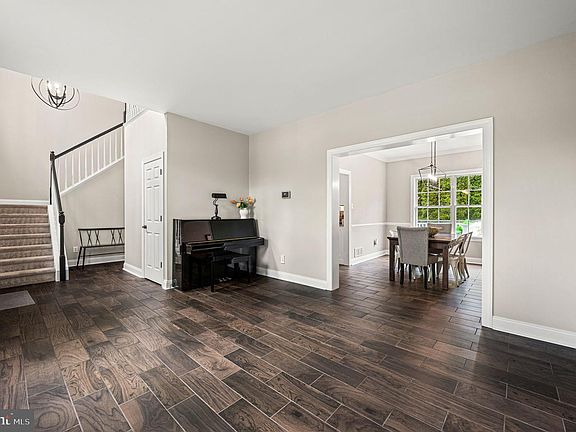 4th image of 205 Hidden Creek Dr