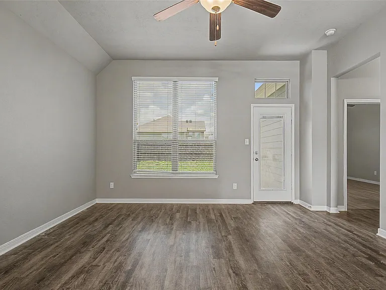 2134 Markley Dr — Photo 9