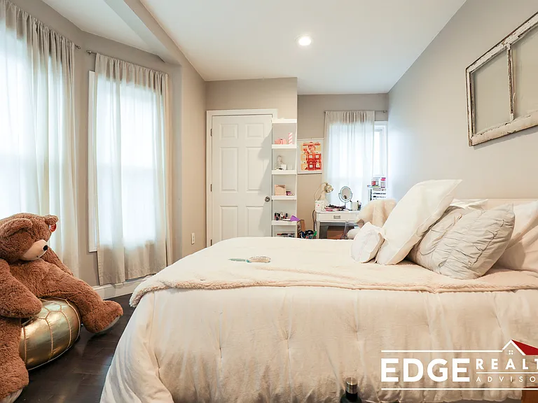 77 Linden St #2 — Photo 7