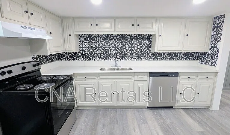 1772 Martin Pl SE #B — Photo 6