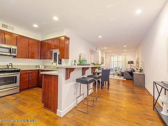 2nd image of 14412 Killion St Unit 104
