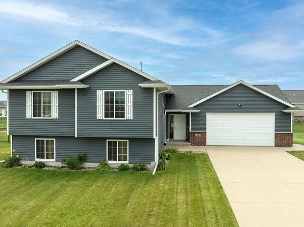 4569 Meadow Creek Dr, Palo, IA 52324