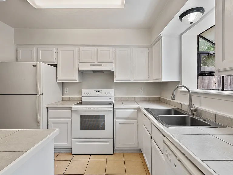 1904 Dartmouth St #S4 — Photo 8