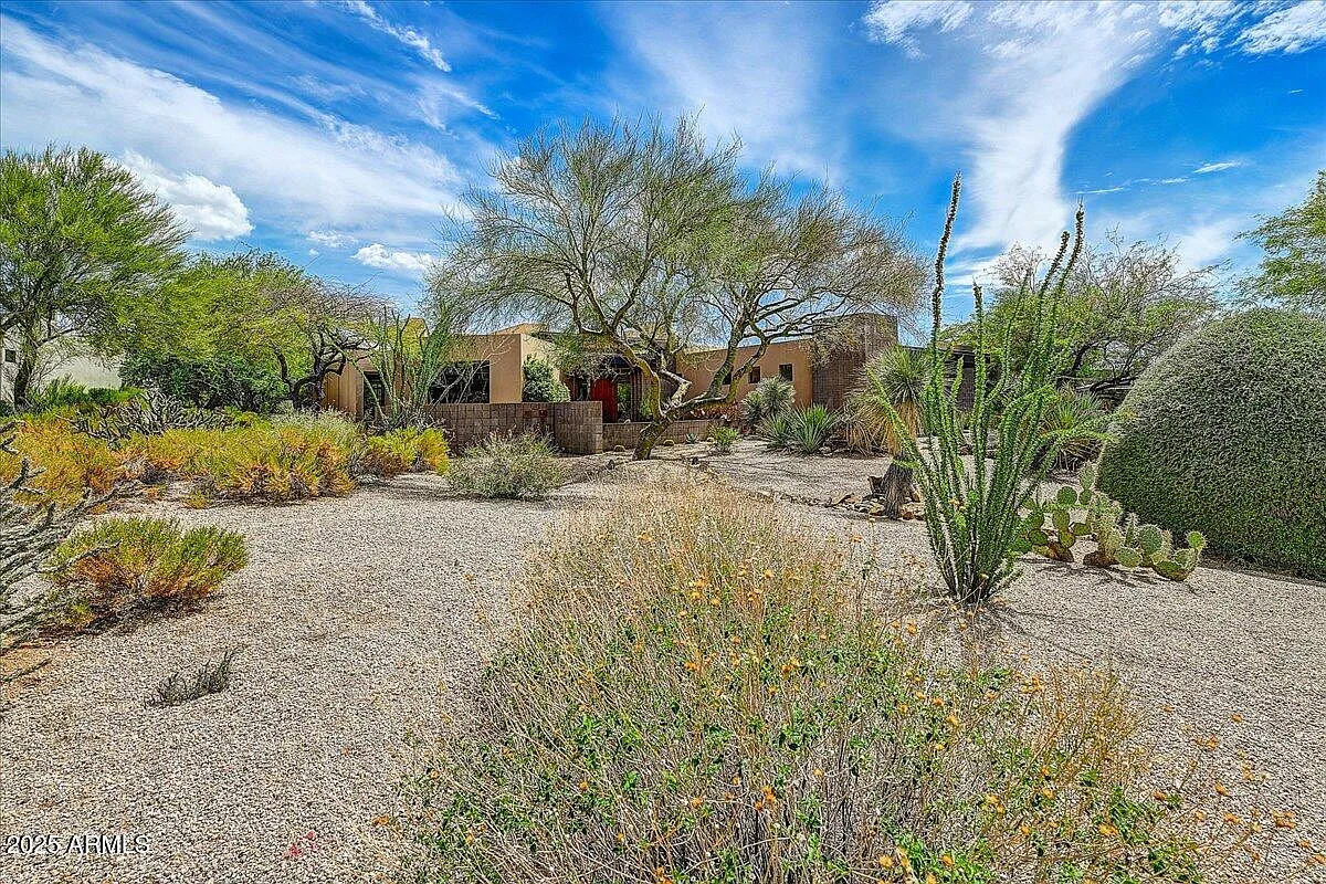 3 bed, 3.5 bath, 3282 sqft, $6,000 — Photo 2