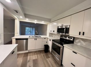 1075 Riverside Dr APT 305, Pompano Beach, FL 33071