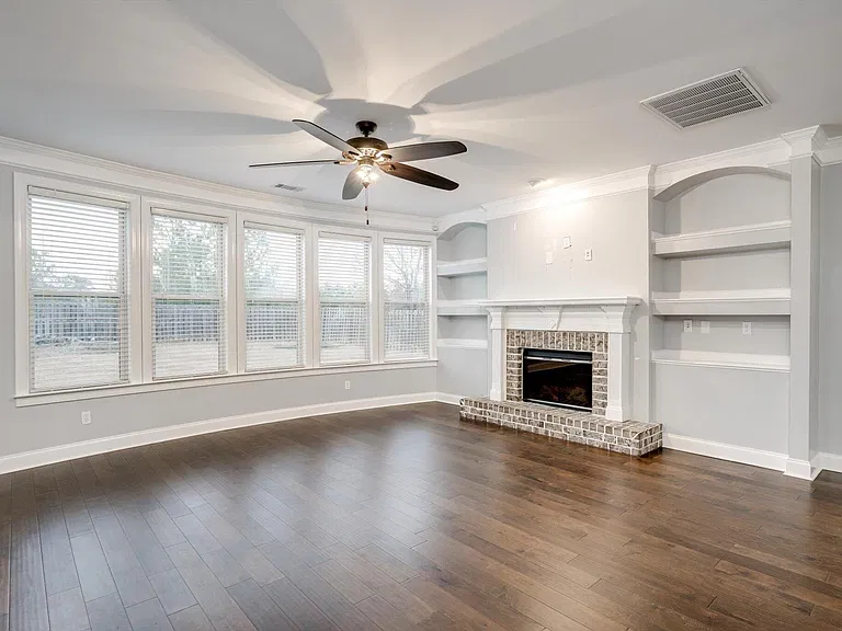 8647 Crenshaw Dr — Photo 12