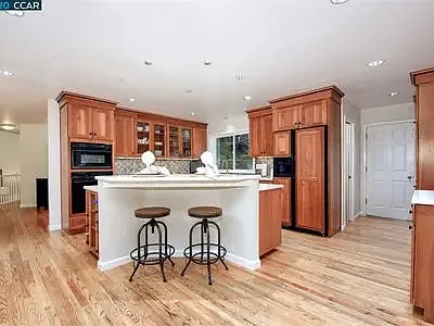 155 Clover Hill Ct — Photo 5