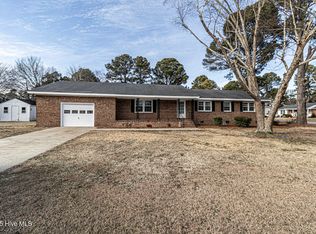 405 N Lynnhaven Dr, Elm City, NC 27822