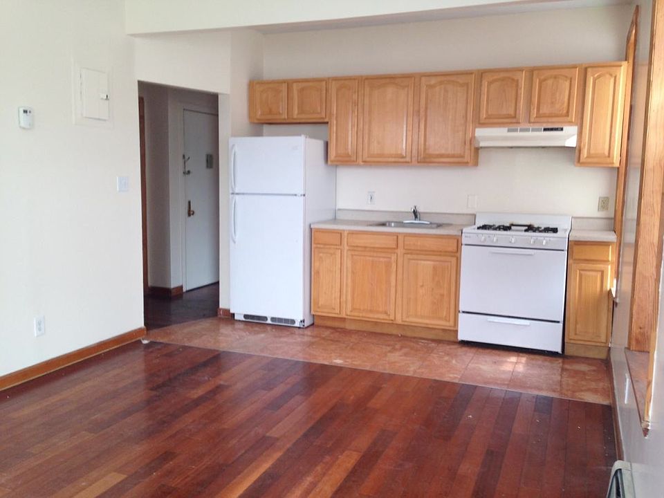2nd image of 2111 Foster Ave