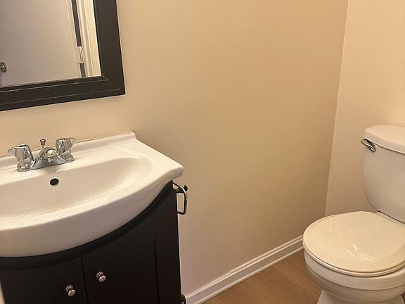 5th image of 18 Tobin Ave