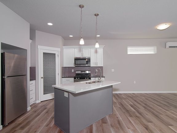 5th image of 411 N Mayhew Ln