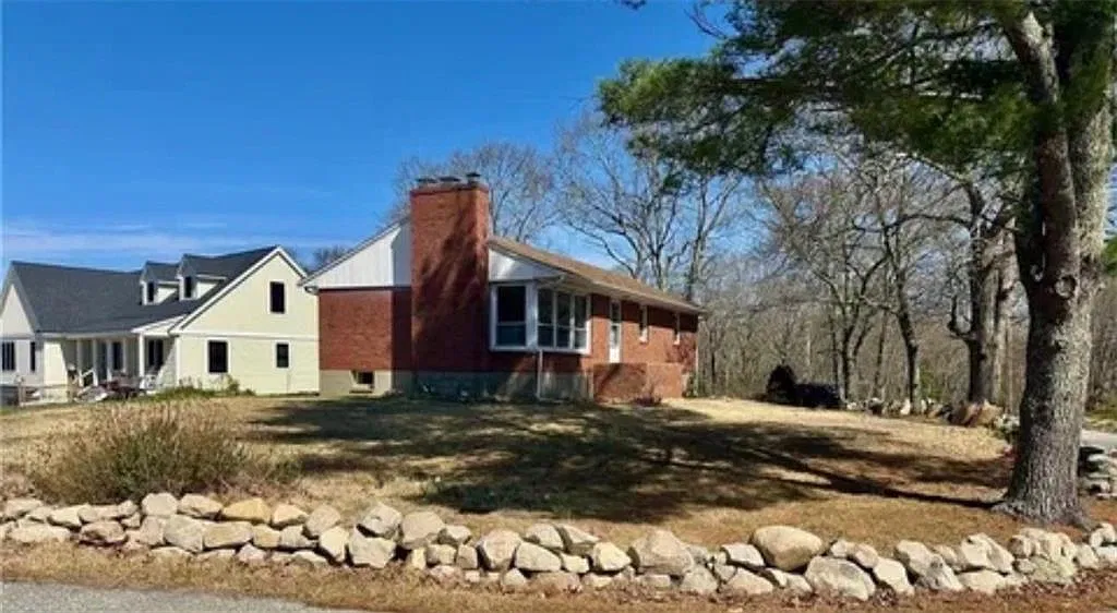 3 bed, 2.0 bath, 1152 sqft, $2,900 — Photo 2