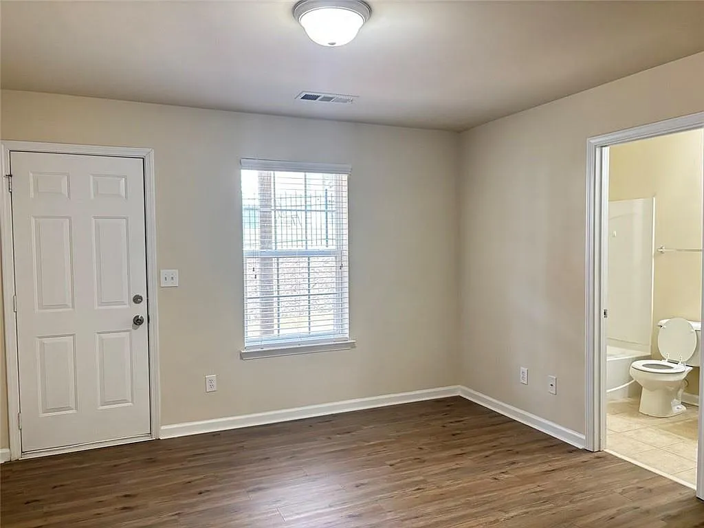 3 bed, 3.5 bath, 1860 sqft, $2,000 — Photo 3