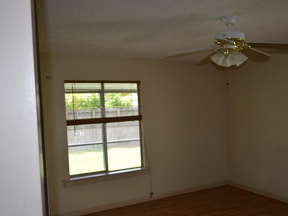 5th image of 970 SW 134th Ave