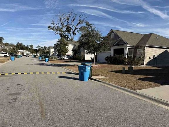 Exterior Neighborhood (street photo)