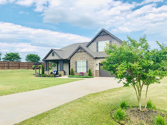 2nd image of 207 Harvest Wood Ln