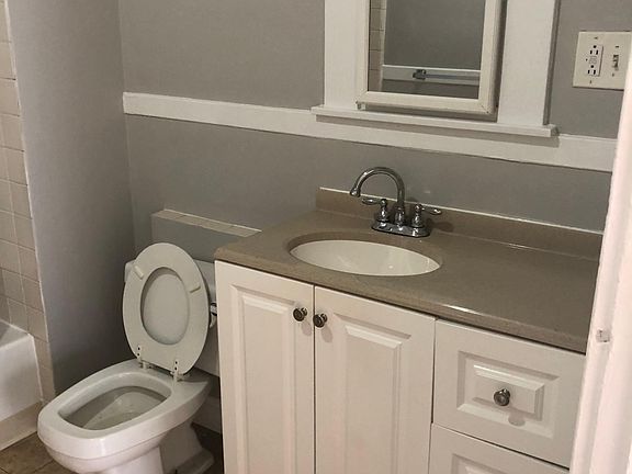 4th image of 2806 York Ave #2