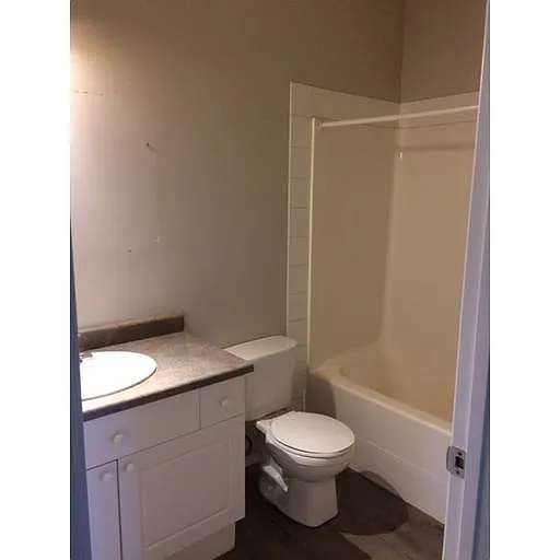 Building Photo - 106 McLeod Ave #1A