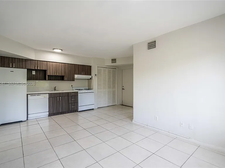 666 NE 80th St #6 — Photo 4