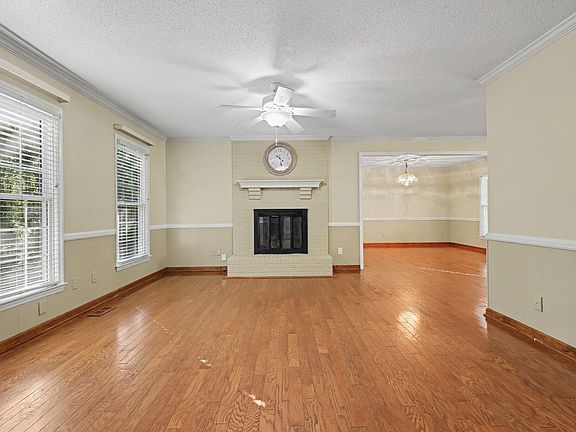 4th image of 118 Laurston Ct