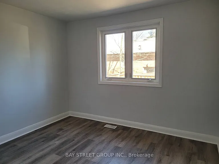 110 Acton Ave #UPPER — Photo 11