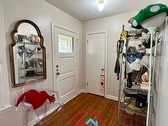 5th image of 126 E Hillcrest Dr