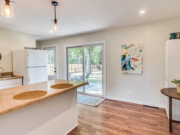 4th image of 120 Ardmoor Dr