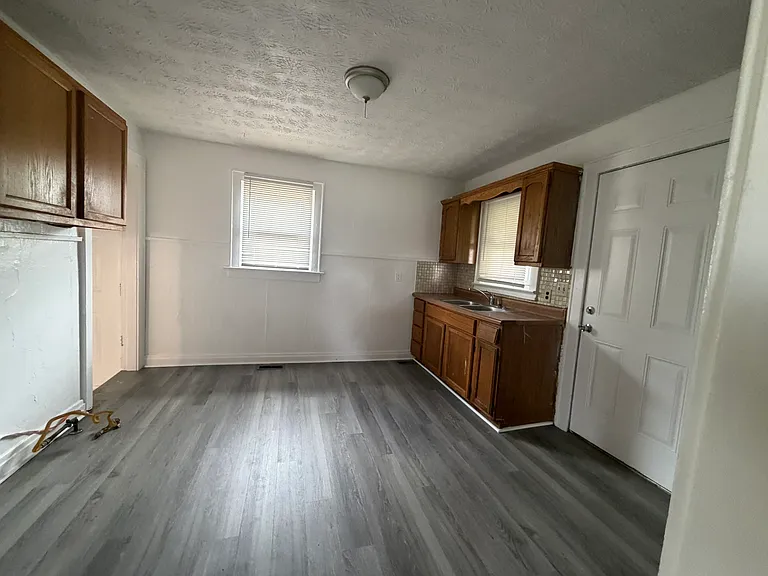 167 Benfield Ave — Photo 9