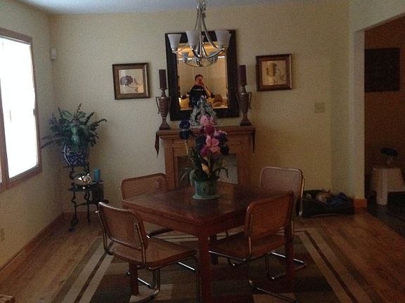 4th image of 2427 Prentiss Ave
