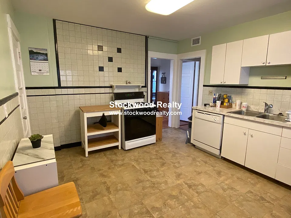 21 Lyon St #2