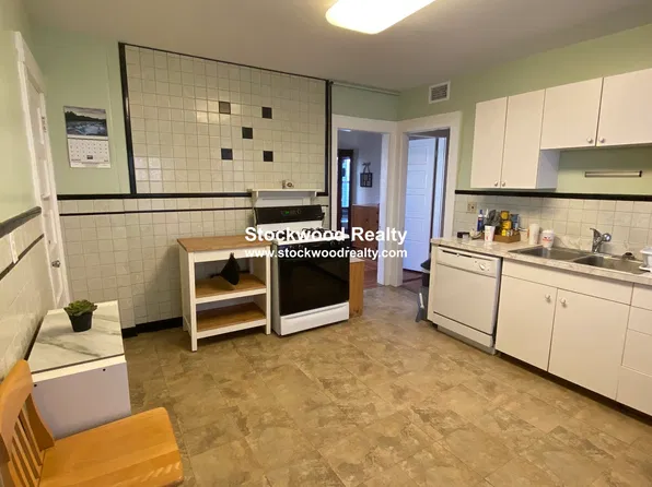21 Lyon St APT 2, Boston, MA 02122