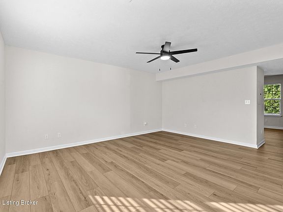 5th image of 5921 Woodcreek Crossing Way