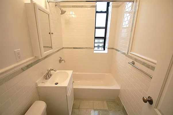 Rented by Bohemia Realty Group | media 18