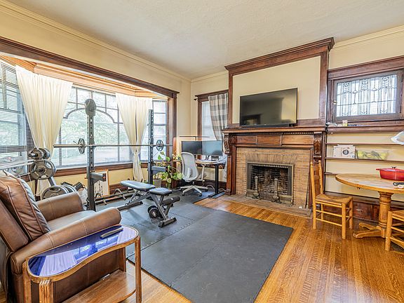 5th image of 247 Culver Rd Unit 1