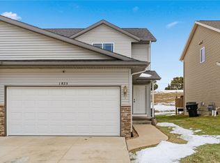 1825 Rosehill Dr SW, Cedar Rapids, IA 52404