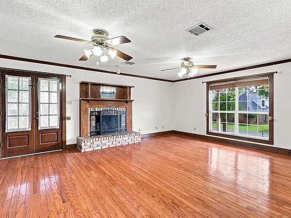 4th image of 309 Lakefront Dr