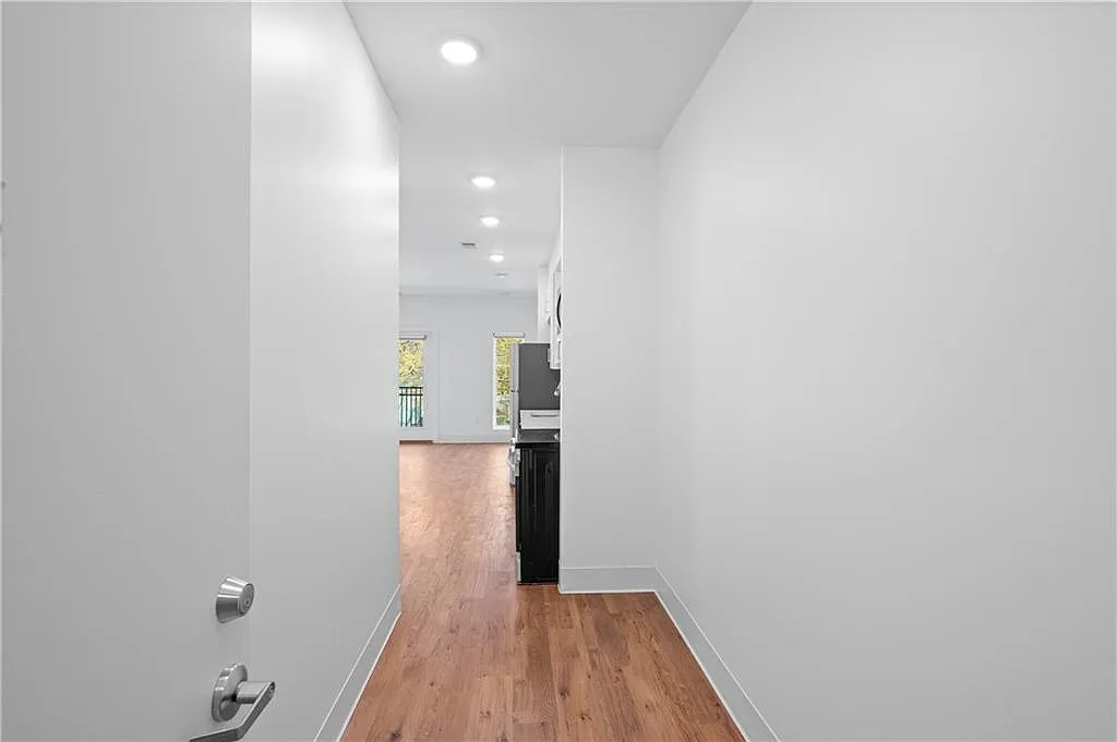 1 bed, 1.0 bath, 756 sqft, $1,750 — Photo 2