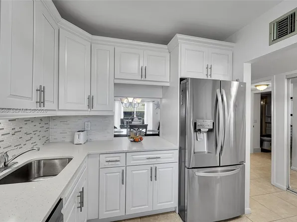 650 NW 80th Ter APT 206, Pompano Beach, FL 33063