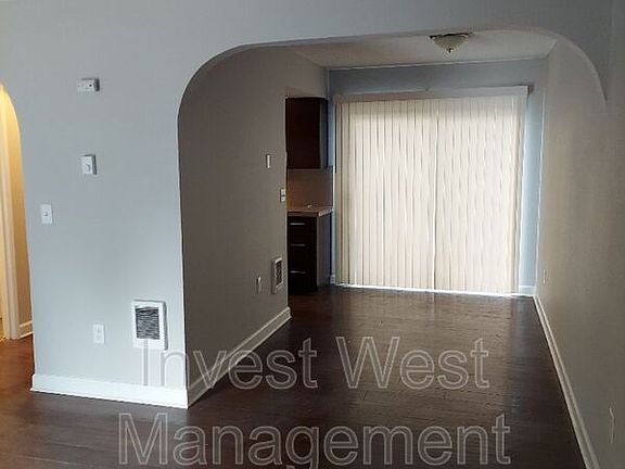 4th image of 3021 E 20th St