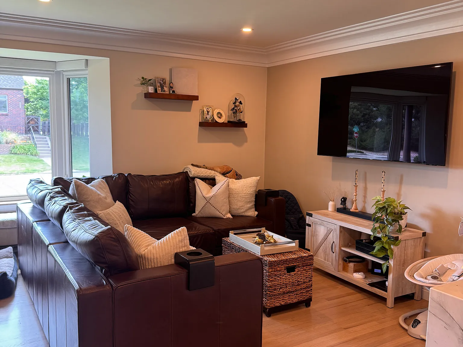 4 bed, 2.5 bath, 2200 sqft, $5,900 — Photo 3