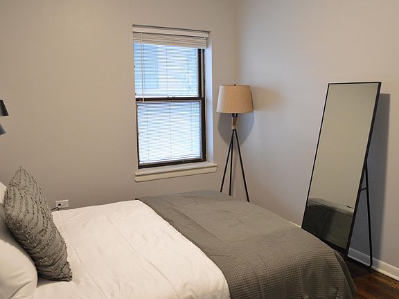 2nd image of 835-843 W Barry Ave #2X1